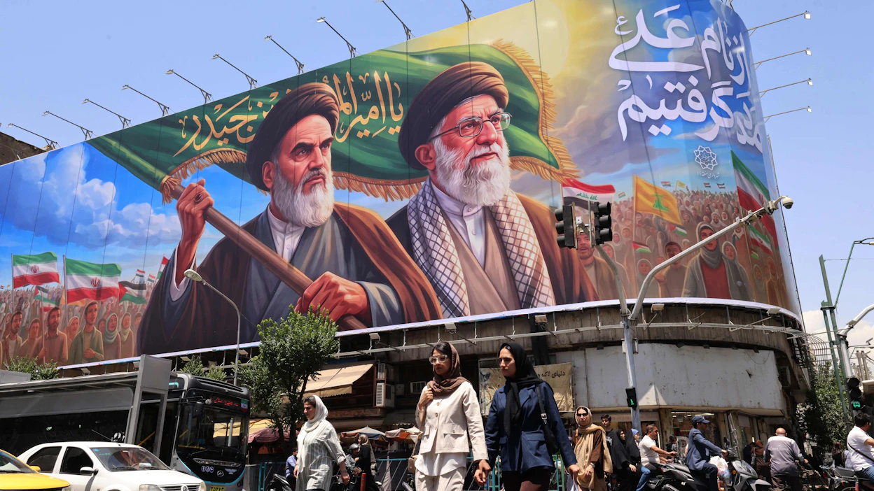 Iranin valtiollisen median mukaan lopullista päätöstä rauhansopimuksen hyväksymisestä ei ole vielä tehty. Kuva Teheranin keskustasta. LEHTIKUVA/AFP.