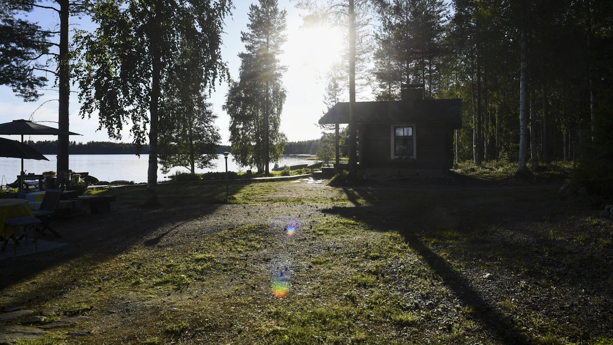 Uusi rakentamislaki tuo kiinteistönomistajille ensi vuoden alusta lukien mieluisia muutoksia, kun joihinkin projekteihin ei enää tarvitse hakea erillistä rakentamislupaa. LEHTIKUVA / Emmi Korhonen.