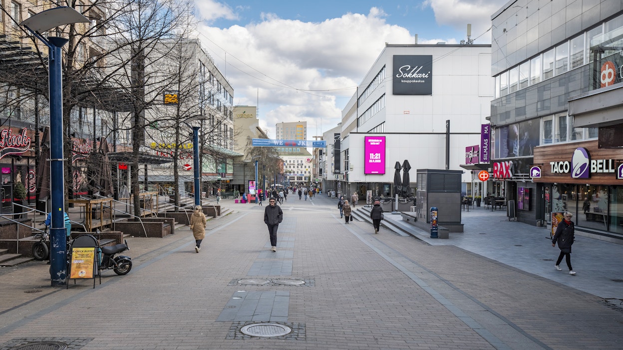 Kävelykatua Jyväskylässä. Kuvituskuva.