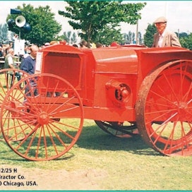 Parret 12/25 -traktoria valmistettiin vuosina 1918-20.