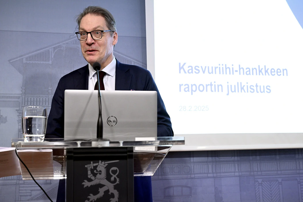 Varman toimitusjohtaja Risto Murto esitteli johtamansa Kasvuriihi-työryhmän raporttia Kesärannassa perjantaina. LEHTIKUVA / Heikki Saukkomaa.