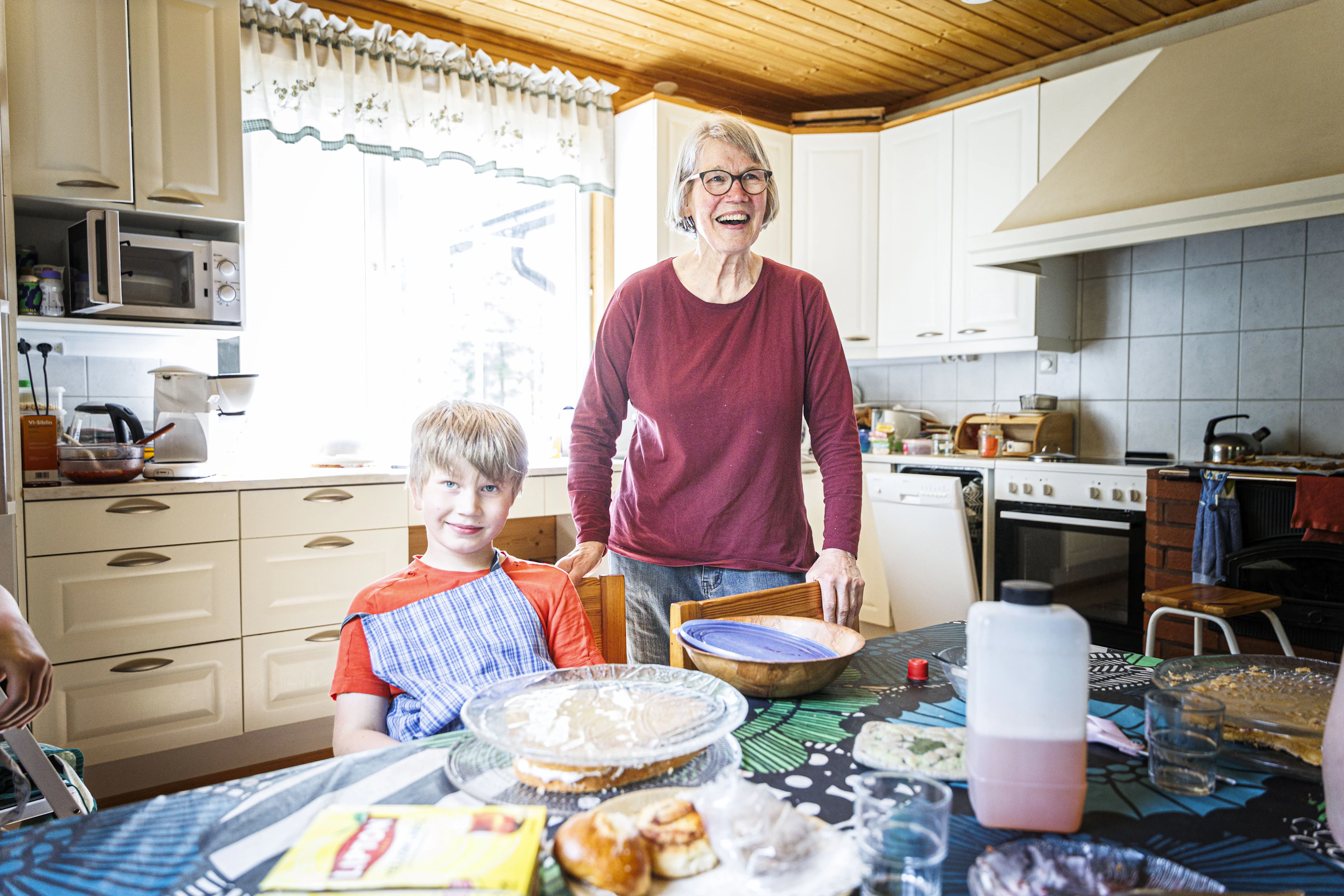 Kirsi Ali-Alhan perhe asuu Nordströmin naapurissa. Maatalouskoneiden yhteiskäyttö on heille ennestään tuttua.