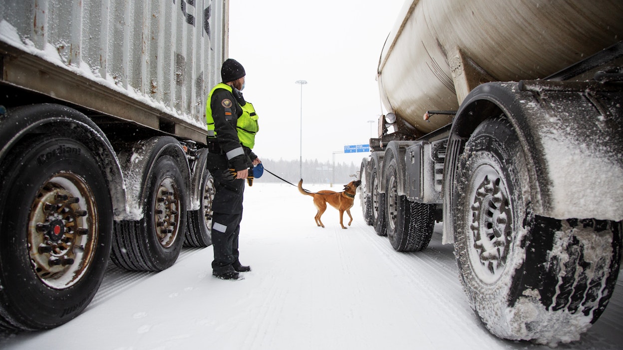 Tänä vuonna korkomenot nousevat 900 miljoonalla eurolla jopa 2,4 miljardiin euroon. Koko sisäministeriön, eli poliisin ja rajan budjetin verran siis pelkkiin korkoihin.