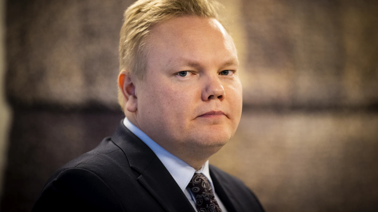 Keskustan eduskuntaryhmän puheenjohtaja Antti Kurvinen sanoo hallituksen keskittävän asenteen näkyvän kaikissa sen päätöksissä.