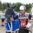 Main Stage ja Antti Ojanperä juhlivat Jokimaalla Suur-Hollola-ajon voittoa viime kesänä.