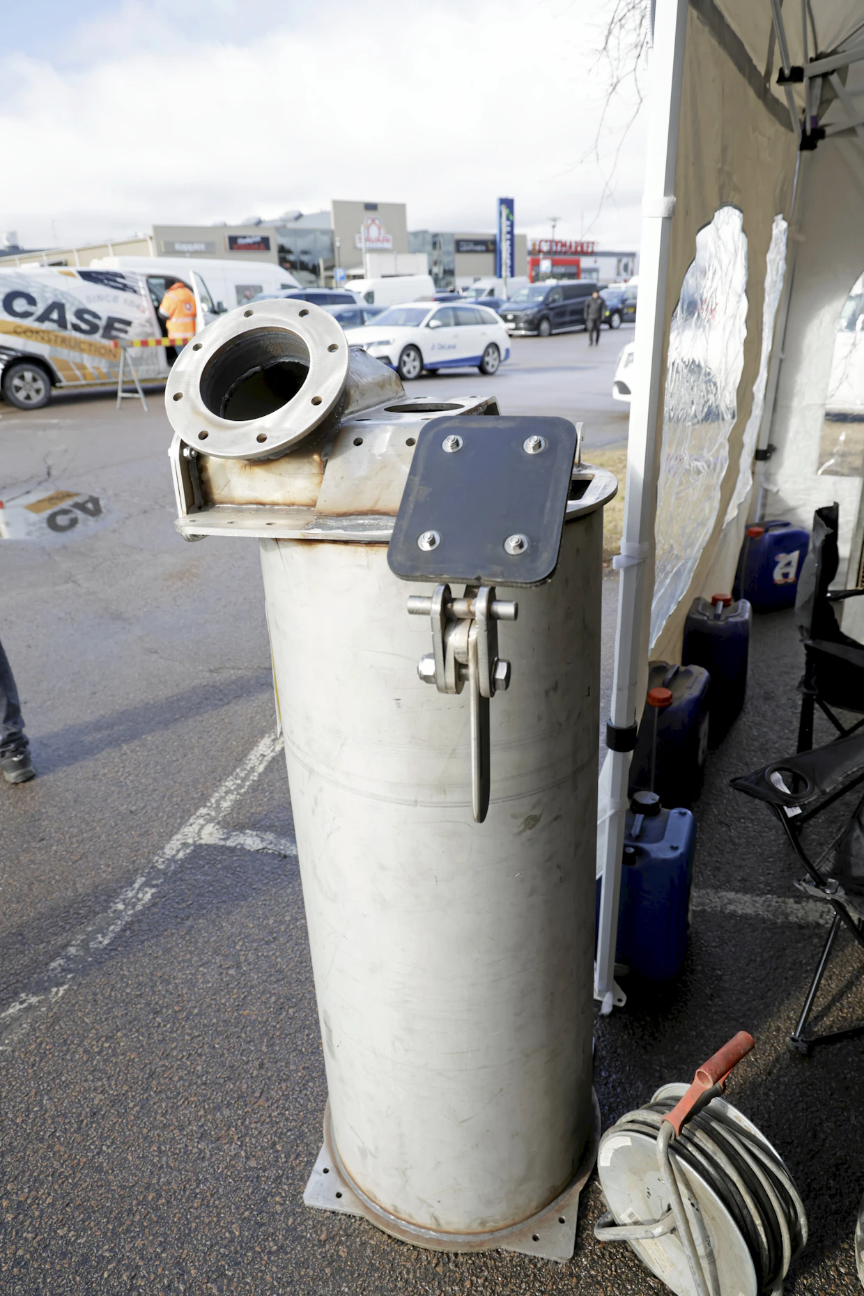 Demeca esitteli uuden HPK Mäntäpumpun lietteen pumppaukseen Ryskypäivillä Ylivieskassa. Mäntäpumppu on kehitetty erityisesti jäykän ja haastavan lietteen siirtämiseen. Tehontarve on pieni, sillä vain 5 kW:n hydrauliikkakoneikko riittää. Pumppausmatka voi olla jopa 1,5 kilometriä 1,5 barin paineella. Tuotto on noin 15 m³ tunnissa. Pumppu on valmistettu ruostumattomasta teräksestä, mikä lisää käyttöikää ja helpottaa kunnossapitoa.