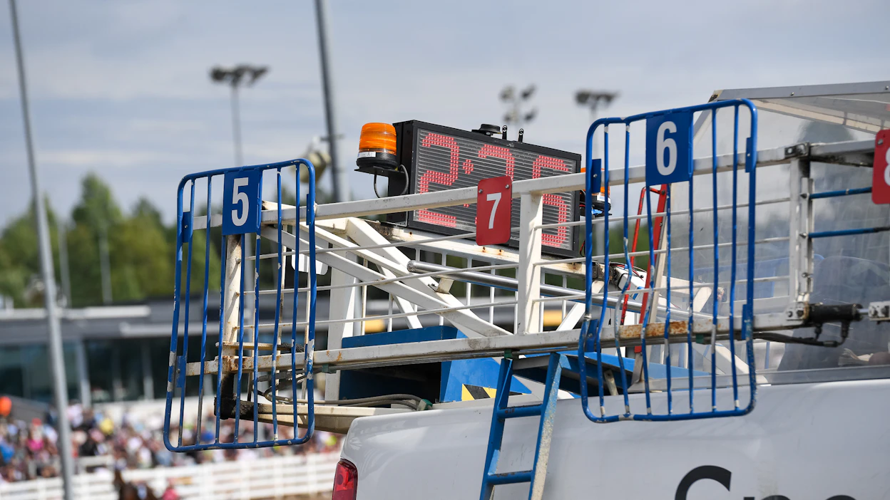 Lähtö hyväksytään ensi vuonna entistä harvemmin. Ravipäivät vähenevät ja kokovuotiset raviradat ovat harvemmassa.