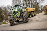 Deutz-Fahrin jousitukset toimivat tiellä hyvin. Parannettavaa olisi ohjaus- ja jarrutuntumassa sekä vaihteiston ohjauksessa.
