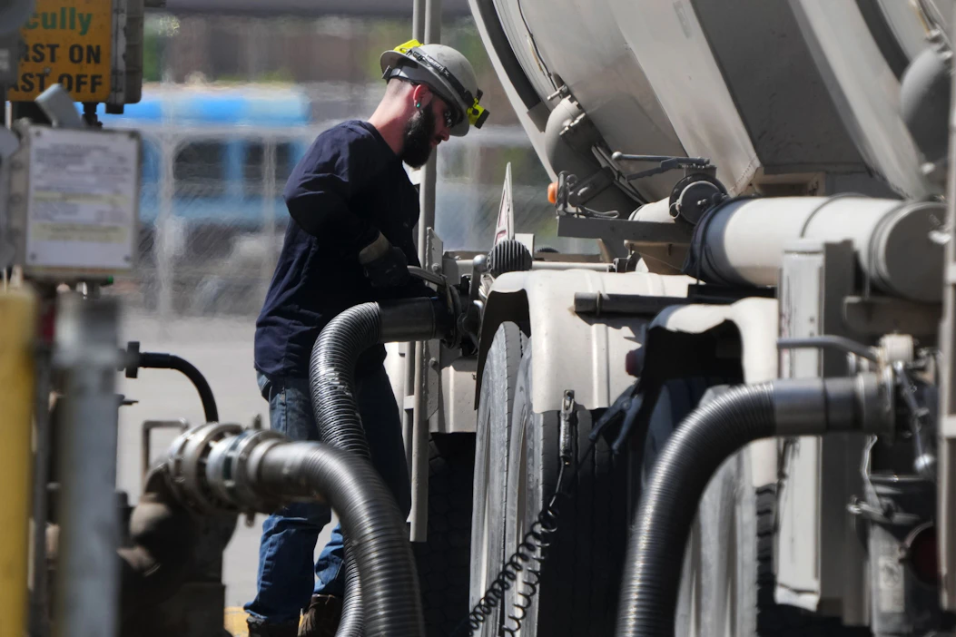 Raakaöljyn Pohjois-Amerikan viitelaatu WTI maksoi torstaina aamulla noin 60 dollaria barrelilta. LEHTIKUVA / AFP.