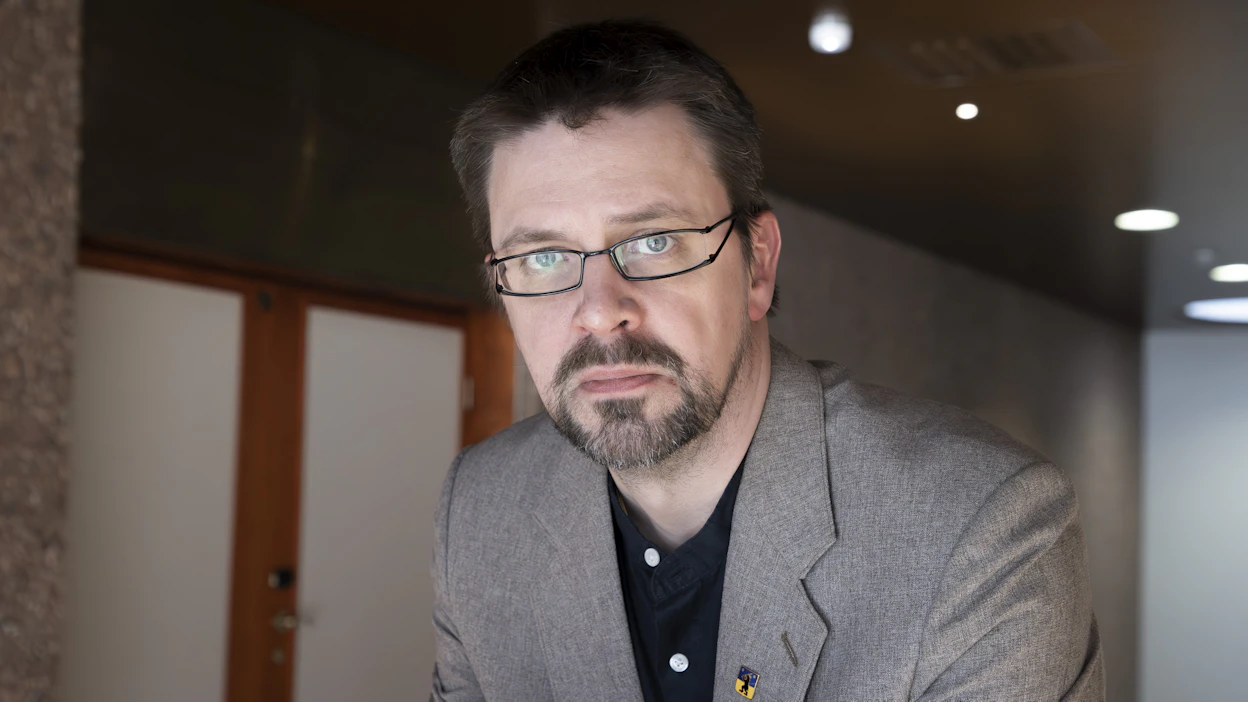 ”Yleensä ongelmatilanteissa tutkitaan faktat ja tehdään ratkaisuja, mutta nyt selaillaan somea ja yritetään tulkita Trumpin pahvitaulua”, Johannes Tiusanen kuvaa vientiyrityksensä tilannetta.