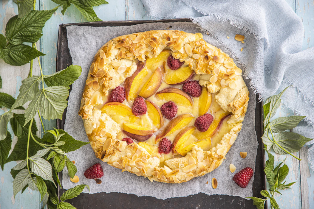 Helpon galette-piirakan reunat taitetaan täytteen päälle, eikä piirakkavuokaa tarvita.