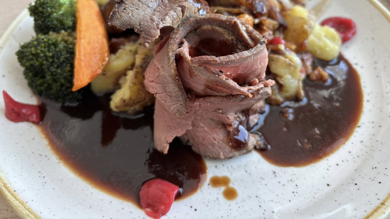 Satamaravintolan annoksessa oli yhtä jos toistakin metsän herkkua.