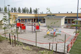 Yksi perheiden haasteista on työn ja perheen yhteensovittaminen, kirjoittaja toteaa. Päiväkoti, kuvituskuva.