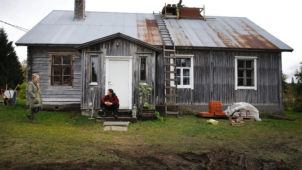 "Elinkustannukset ovat täällä naurettavan alhaiset. On rikkaus asua maalla, kun on oma tupa ja oma lupa", Matti Reivi kuvailee.