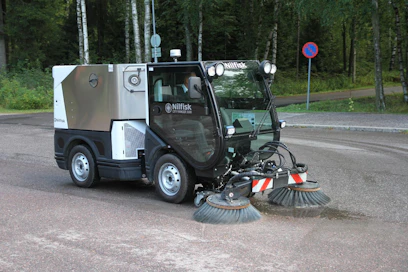 City Ranger 3500 on lehtijousitettu alusta, joka on käyttäjien mukaan pneumaattista mukavampi ja kestävämpi. Hytti on erillisjousitettu. Paino ROPS-hytin kanssa on 1 800 kg, jolloin hyötykuormaa jää 1 700 kg. Kytkettävä perävaunupaino voi jarrullisena on enintään 1 800 kg. Koneella on pituutta 4 081 mm.