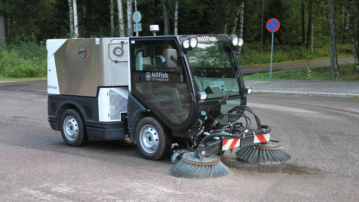 City Ranger 3500 on lehtijousitettu alusta, joka on käyttäjien mukaan pneumaattista mukavampi ja kestävämpi. Hytti on erillisjousitettu. Paino ROPS-hytin kanssa on 1 800 kg, jolloin hyötykuormaa jää 1 700 kg. Kytkettävä perävaunupaino voi jarrullisena on enintään 1 800 kg. Koneella on pituutta 4 081 mm.