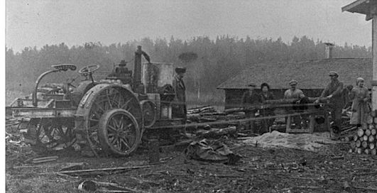 Jokihaaran Avance sirkkeliä pyörittämässä joskus 20-luvulla.