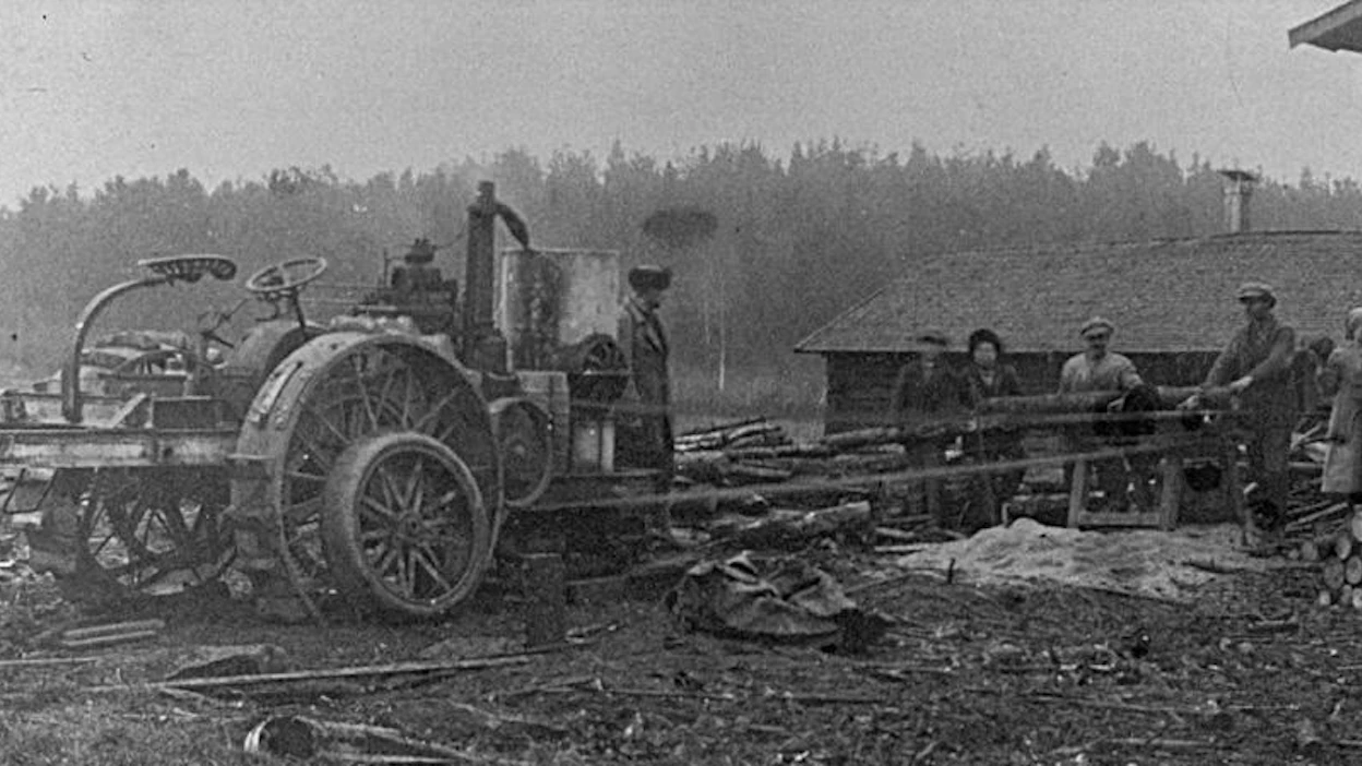 Jokihaaran Avance sirkkeliä pyörittämässä joskus 20-luvulla.
