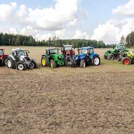 Traktoritarjonta on Suomessakin laajaa. Nämä reilut 200-hevosvoimaiset traktorit osallistuivat Koneviestin traktorivertailuun syksyllä 2018.