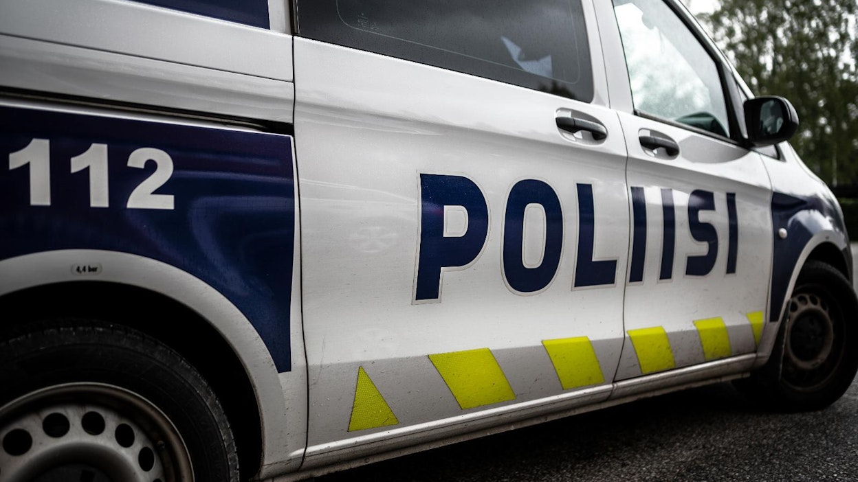 Siinä missä Helsingin poliisilaitos on käyttänyt ajoneuvojensa huoltoon ja korjaukseen rahaa jokaisena edellisenä vuonna yli 600 000 euroa, on Lapissa pärjätty usein reilulla 200 000 eurolla.