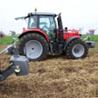 Trelleborg TM 800 Progressive Traction -renkailla varustettu MF 6718 S -traktori veti hieman yli 50 m matkalla reilun traktorimitan verran kauemmas, mikä merkitsee yli 10 % parempaa vetokykyä. (UO)