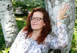 Anne-Mari Jääskinen purkaa omia tunteitaan maalaamiseen ja luontoon.