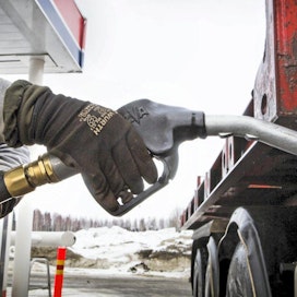 Halpeneva öljy ei välttämättä laske polttoaineiden hintoja.