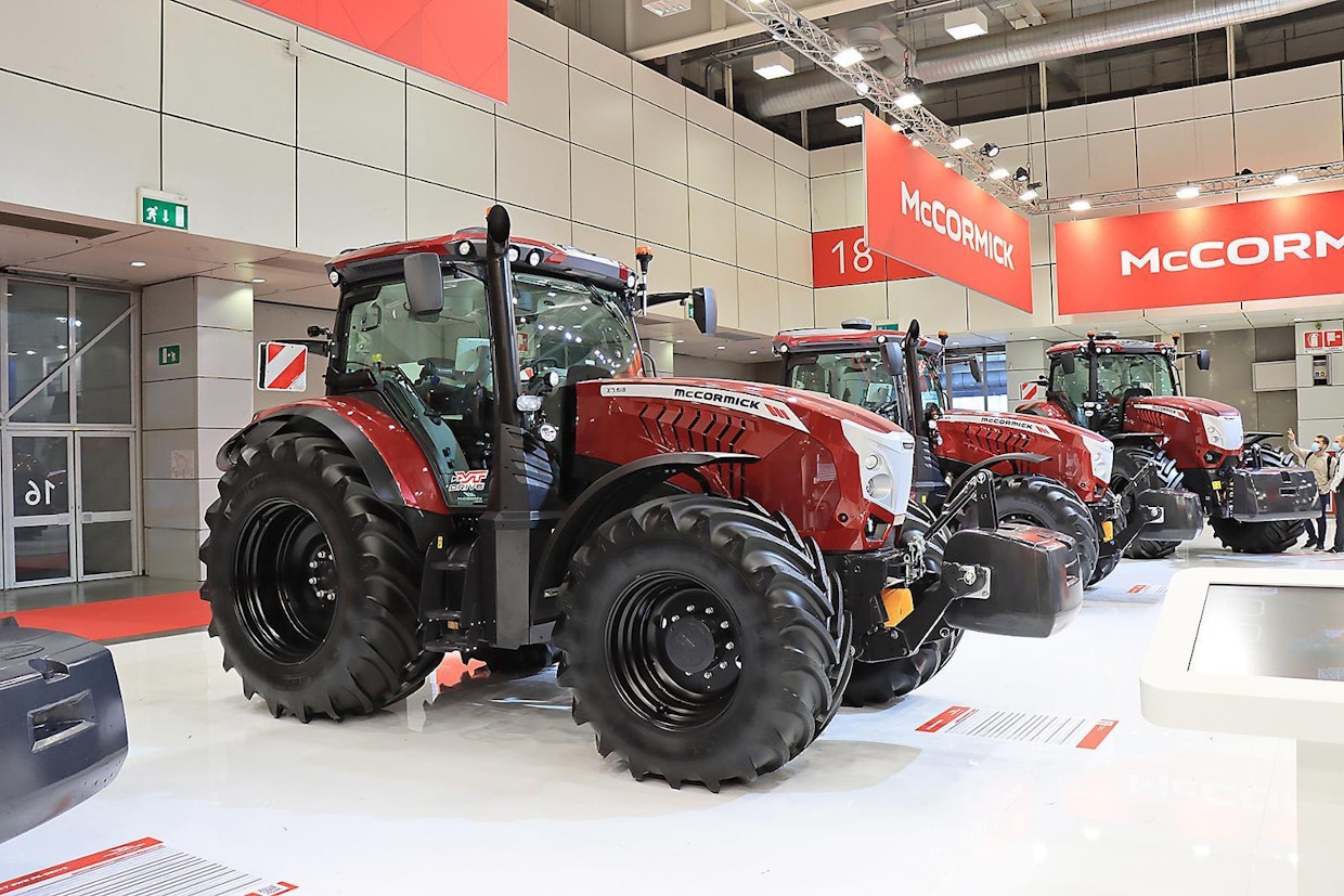 McCormick esitteli mallistoaan laajentavat X7-sarjan uudet lyhyen akselivälin mallit. Nelos- tai kuutoskoneella varustetut traktorit ovat saatavilla neli- tai kuusisylinterisillä moottoreilla, tehokkaimmat mallit voidaan varustaa portaattomalla voimansiirrolla. Kaikki neljä tehoversiota ovat myös saatavilla kuuden pika- vaihteen powershift-vaihteistolla.