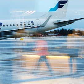 Maakunta-asemien kansainvälisyys heikkenee ja lentoyhtiöt suuntaavat Helsinkiin, maakunnissa pelätään.  Pekka Fali