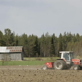 Traktorit kiinnostavat varkaita Isossa-Britanniassa, mutta millainen tilanne on Suomessa? Arkistokuva.