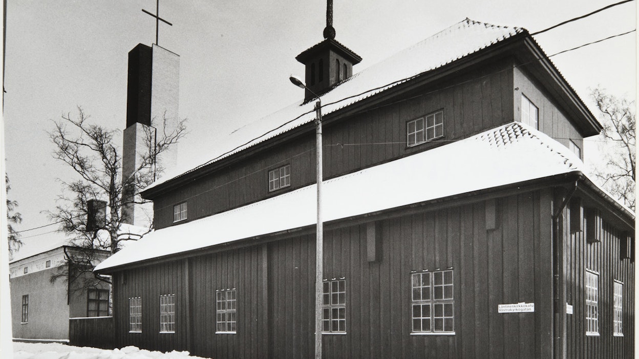 Kokkolan pedagogio on tiettävästi Suomen vanhin ei-kirkollinen julkinen puurakennus. Sen suunnittelijan kerrotaan olevan ruotsalainen arkkitehti Nicodemus Tessin nuorempi, joka suunnitteli myös Tukholman kuninkaanlinnan.