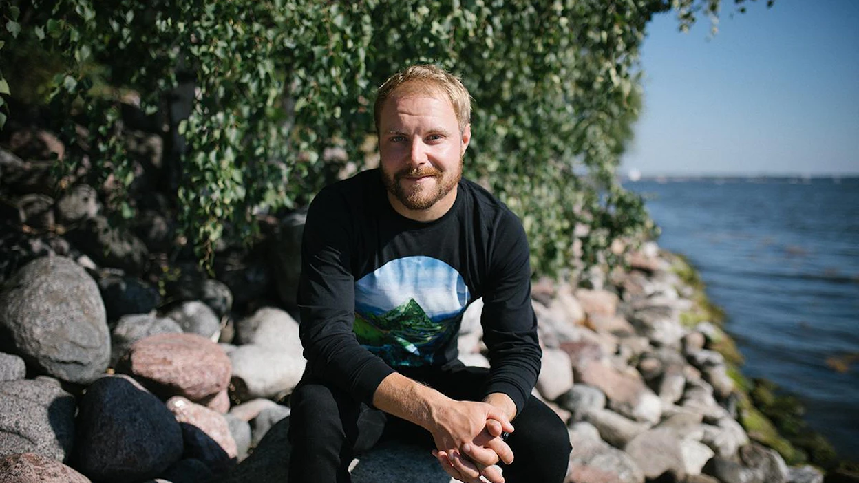 Runsaasti matkustava Valtteri Bottas arvostaa Suomen puhdasta luontoa.