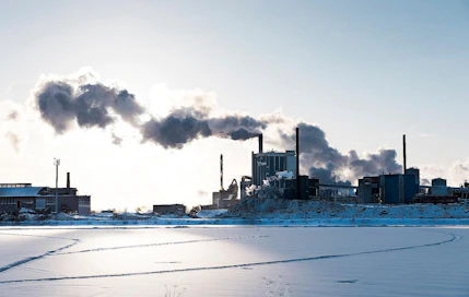 Havupuusellun uutta tuotantokapasiteettia on maailmalla rakennettu selvästi verkkaisemmin kuin lehtipuusellun. Metsä Groupin uuden tehtaan Kemissä on määrä käynnistyä 2023. Kuvassa on vanha sellutehdas, joka puretaan.