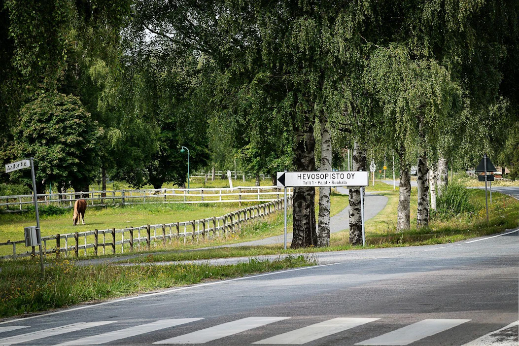Hevosopiston miljöö on itsessään hieno paitsi koulutuksen myös hevosurheilun kannalta. Se on hyvin monelle suomalaiselle hevosalan toimijalle tavalla tai toisella tuttu ja tunteikaskin paikka.