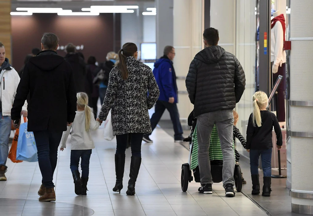 Kuluttajien usko oman taloutensa kehitykseen puolestaan vahvistui hieman toukokuussa. LEHTIKUVA / ANTTI AIMO-KOIVISTO