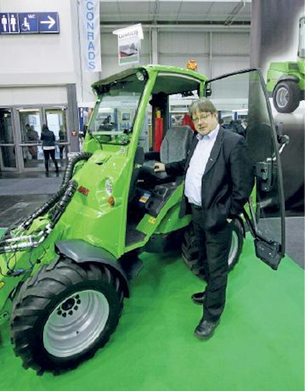 Avantin Tecnon toimitusjohtaja Reijo Käkelä oli itse esittelemässä Agritechnicassa Avantin uutta ohjaamomallia.