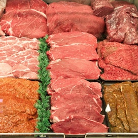 Aiemmin Ruokavirasto kertoi, että Suomeen olisi toimitettu noin 250 rikollisesti teurastettua lihaa. Tämänhetkisten tietojen mukaan Suomeen on tullut vain 46 kiloa laittomiin teurastuksiin liittyvää pakastettua naudanlihaa. Kuvituskuva.