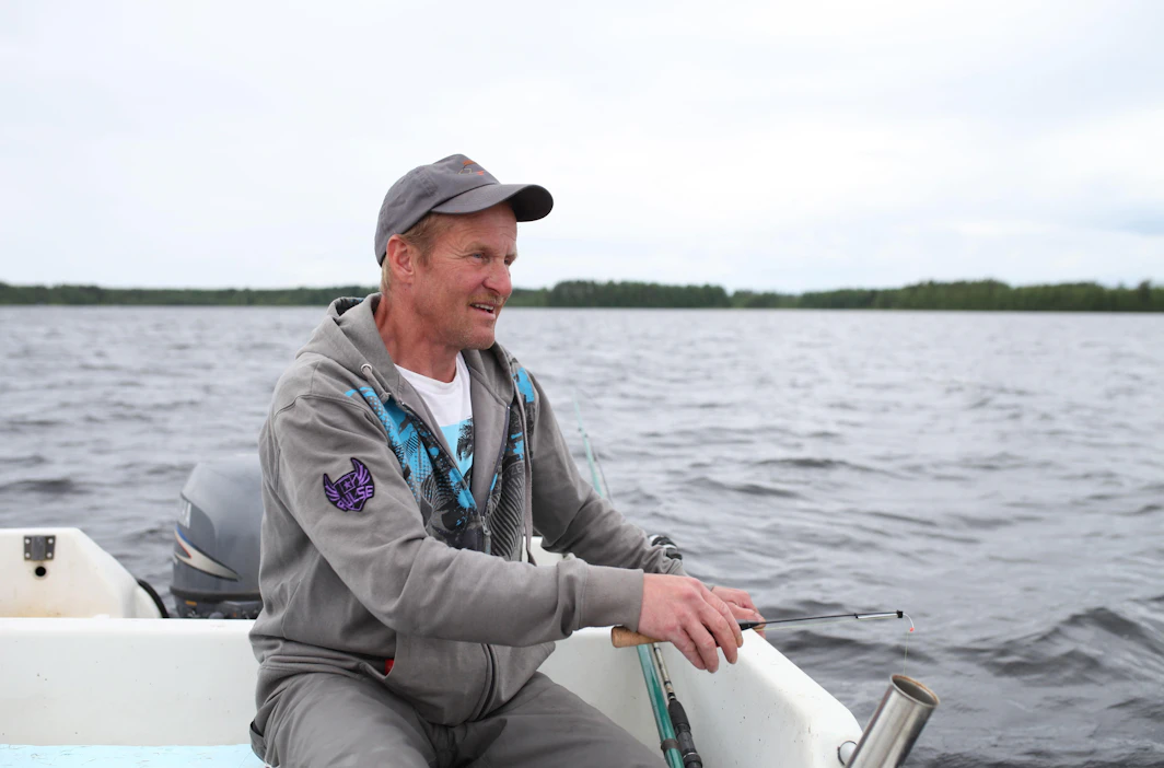 Pilkkivapa on kesällä erinomainen ahvenen pyyntiväline viiden kuuden metrin veteen.