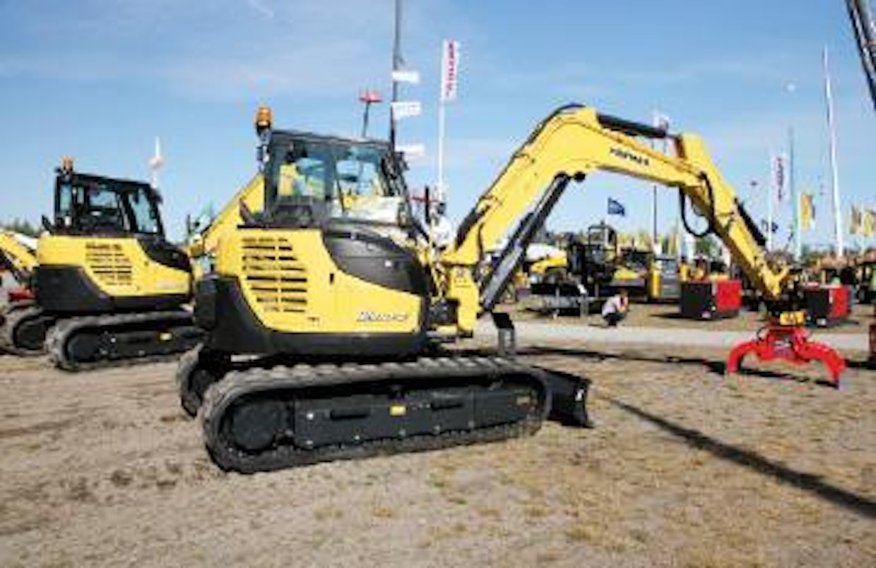 Yanmar on pienissä kaivuriluokissa erittäin suosittu merkki ja yleinen vuokrakone. Malliston suurin, Yanmar SV100-2 painaa n. 9 600 kiloa. Peräylitys sivulle on ainoastaan 17 cm. Uusitusta ohjaamosta luvataan 360 asteen näkyvyys. 51,7 kilowattinen Yanmarin moottori täyttää 3B-päästötason. (AT)