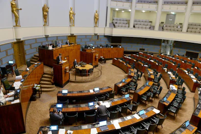 Syynä keskeytykseen oli perussuomalaisten tekemä lähete eduskunnan puhemiehen menettelyn viemisestä perustuslakivaliokunnan arvioitavaksi. LEHTIKUVA / MIKKO STIG