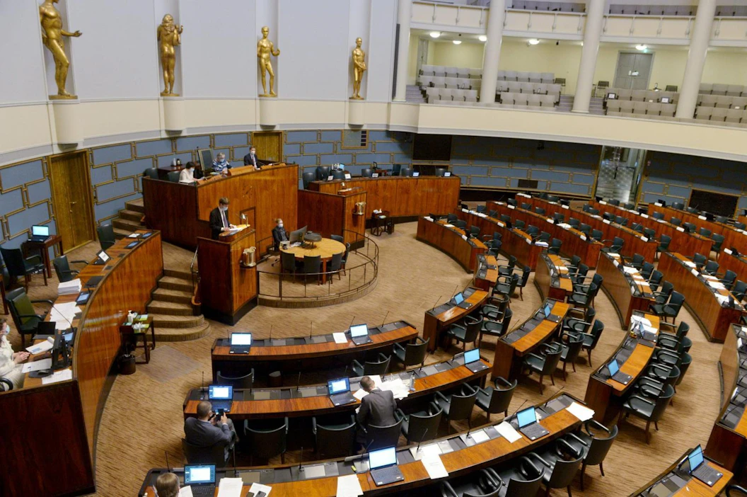 Syynä keskeytykseen oli perussuomalaisten tekemä lähete eduskunnan puhemiehen menettelyn viemisestä perustuslakivaliokunnan arvioitavaksi. LEHTIKUVA / MIKKO STIG