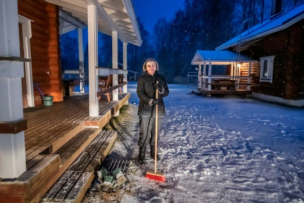 Eeva Hannonen aloitti edesmenneen aviomiehensä kanssa mökkivuokrauksen maatilan ja oman siviilityönsä ohessa 2000-luvun puolivälissä. Lähellä kohisee yksi Lapuanjoen yläjuoksun koskista.