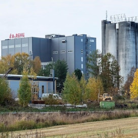 Ilmajoen Koskenkorvalla A-Rehun tehdas ja Altian viljaviinatehdas ovat samalla tontilla.