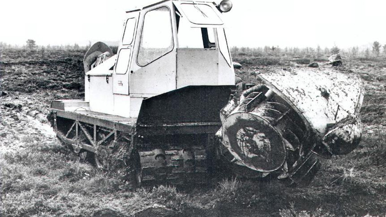 Suokone Oy:n edeltäjän, vuonna 1968 perustetun Meriläisen Konepajan ensimmäinen tuote oli 2-puoleinen Meri-ojajyrsin. Kummankin jyrsinkiekon sisällä oli autonrengas, joka toimi ylikuormakytkimenä; säätö tehtiin rengaspainetta lisäämällä tai vähentämällä. Sen ajan pyörätraktoreiden suo-ominaisuudet olivat vielä rajallisia, niinpä jyrsimen vetoon tehtiin leveätelainen Merko-maastotraktori.