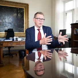 Suomessa ei ole pelätty velanottoa. Matti Vanhasen mukaan julkisen velan kasvu taittuu vuosikymmenen puolivälissä.