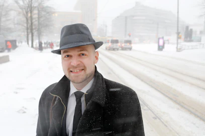 Keskustan entinen kansanedustaja Mikko Kärnä on parhaillaan vaalikiertueella Lapissa.