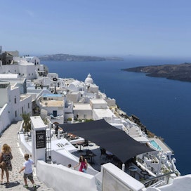 Matkustusrajoitusten vuoksi matkailu Kreikkaan vähenee jälleen. LEHTIKUVA/AFP