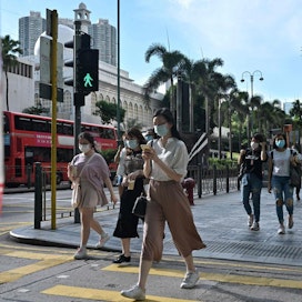 Viimeisen kuukauden aikana paikalliset tartunnat ovat lähteneet Hongkongissa nousuun, eikä asteittaisista rajoituksista ole ollut apua. LEHTIKUVA/AFP