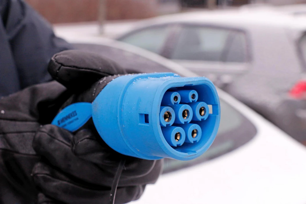 Pakoputketon sähköauto ei aiheuta paikallisia päästöjä, mikä antaa mielikuvan täysin päästöttömästä liikkumisesta, kirjoittaa Pasi Aaltonen mielipidepalstalla.
