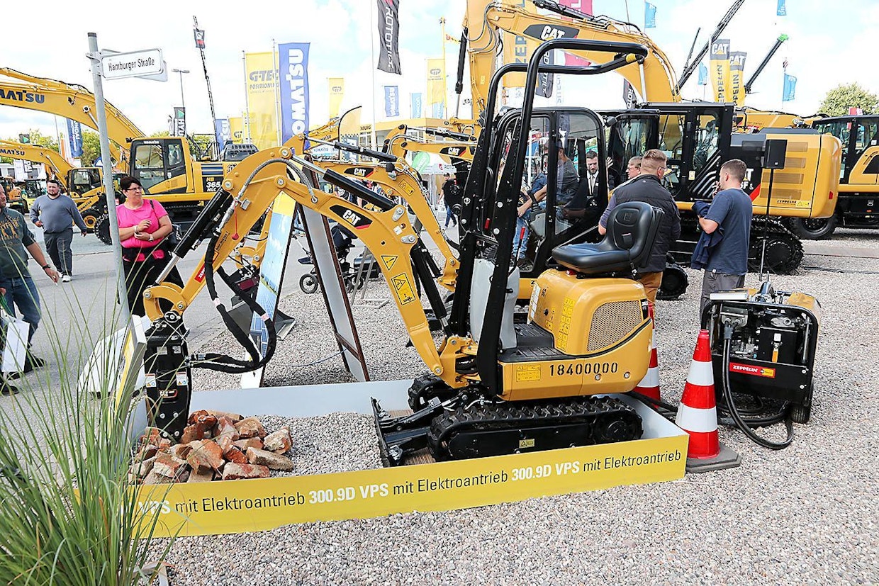 Catin 309D VPS (Versatile Power System) on valmistajan pienin malli. Uusi versio voi toimia joko diesel -tai sähkökäyttöisesti. Moottori on 13 hevosvoimainen Yanmar. Sähkö saadaan erillisestä hydraulipaketista. Toimintoa käytetään esimerkiksi sisätiloissa, joissa päästöt eivät ole toivottavia. Kone vastaa vielä Wacker Neusonin 803-mallia. Jatkossa Caterpillar kuitenkin valmistaa myös pienet kaivukoneet itse.